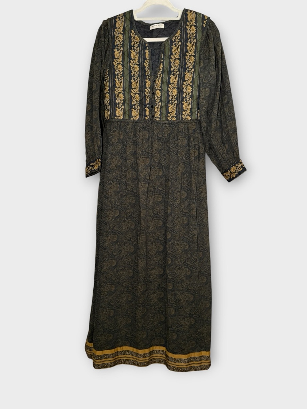 EUC Maison Hotel Maxi Dress in Black & Gold Paisley Print | Small